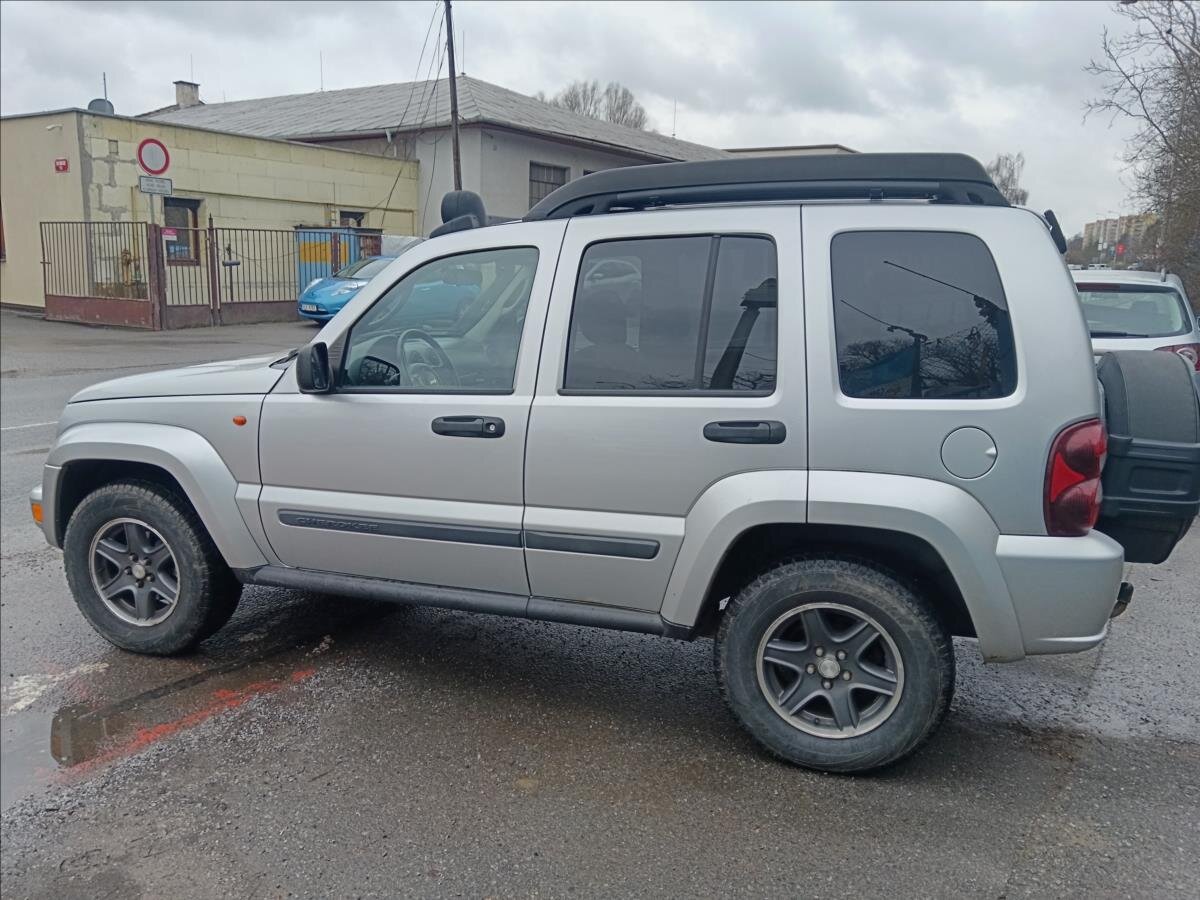 Jeep Cherokee Kombi 2,8 l 120 kw