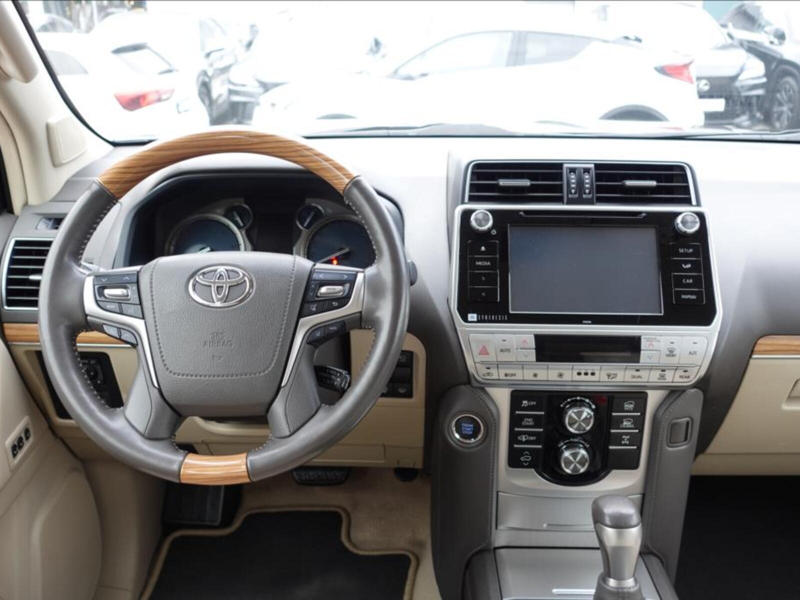 Toyota Land Cruiser 8