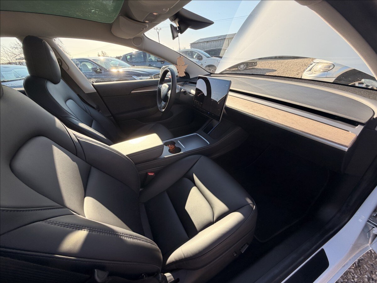 Tesla Model 3 Sedan / Limuzína 0,0 100 kw