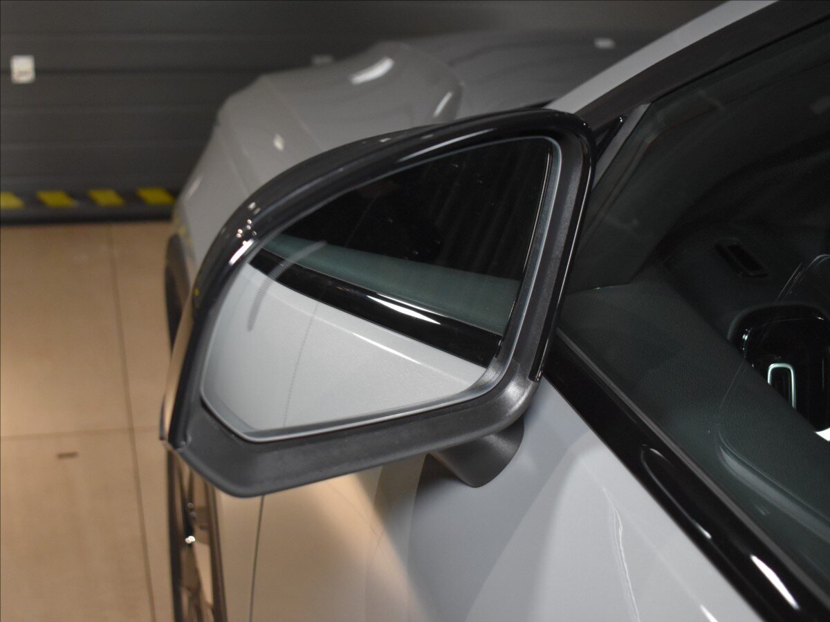 Volvo EX40 SUV / Terénní 0,0 185 kw