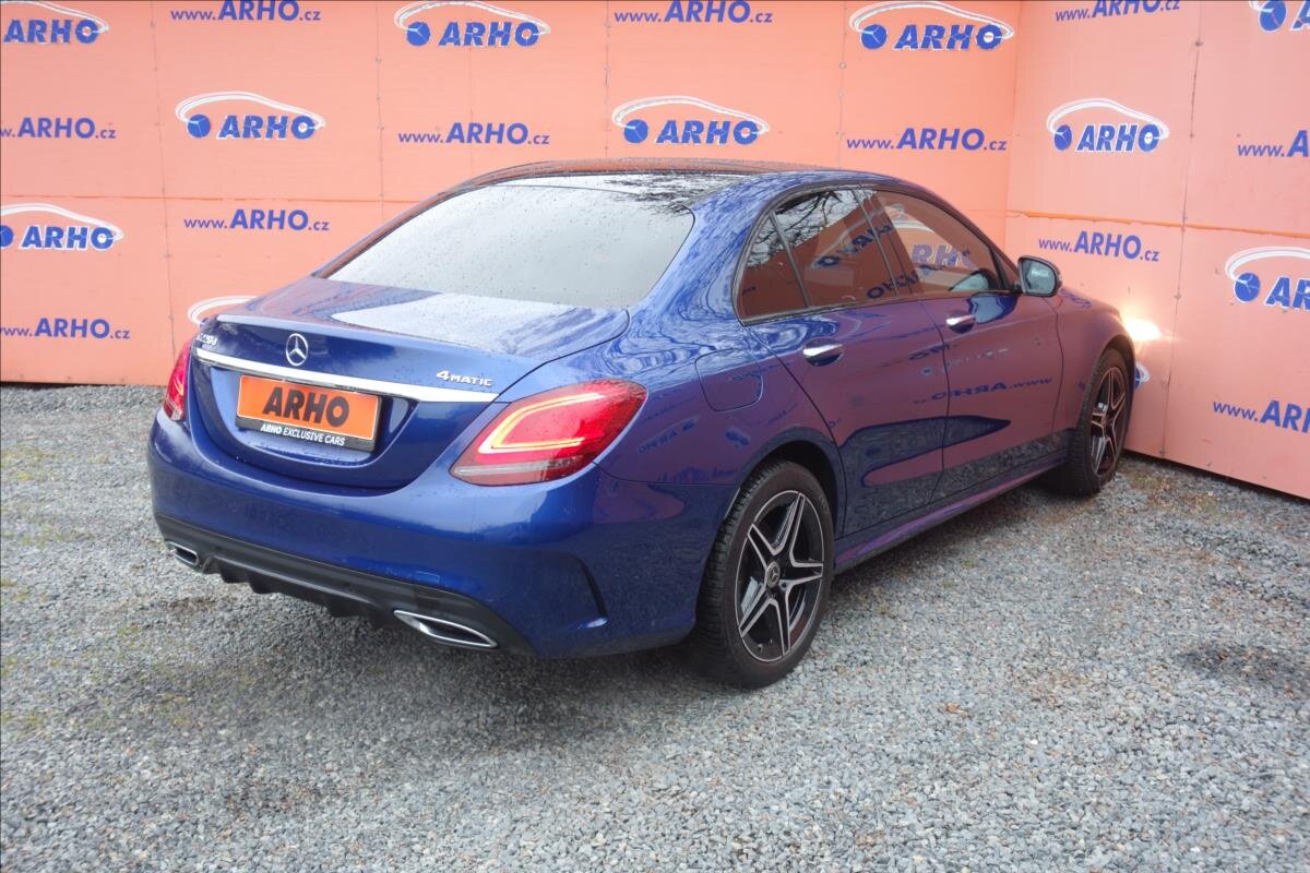 Mercedes-Benz Třídy C Sedan 2,0 l 143 kw