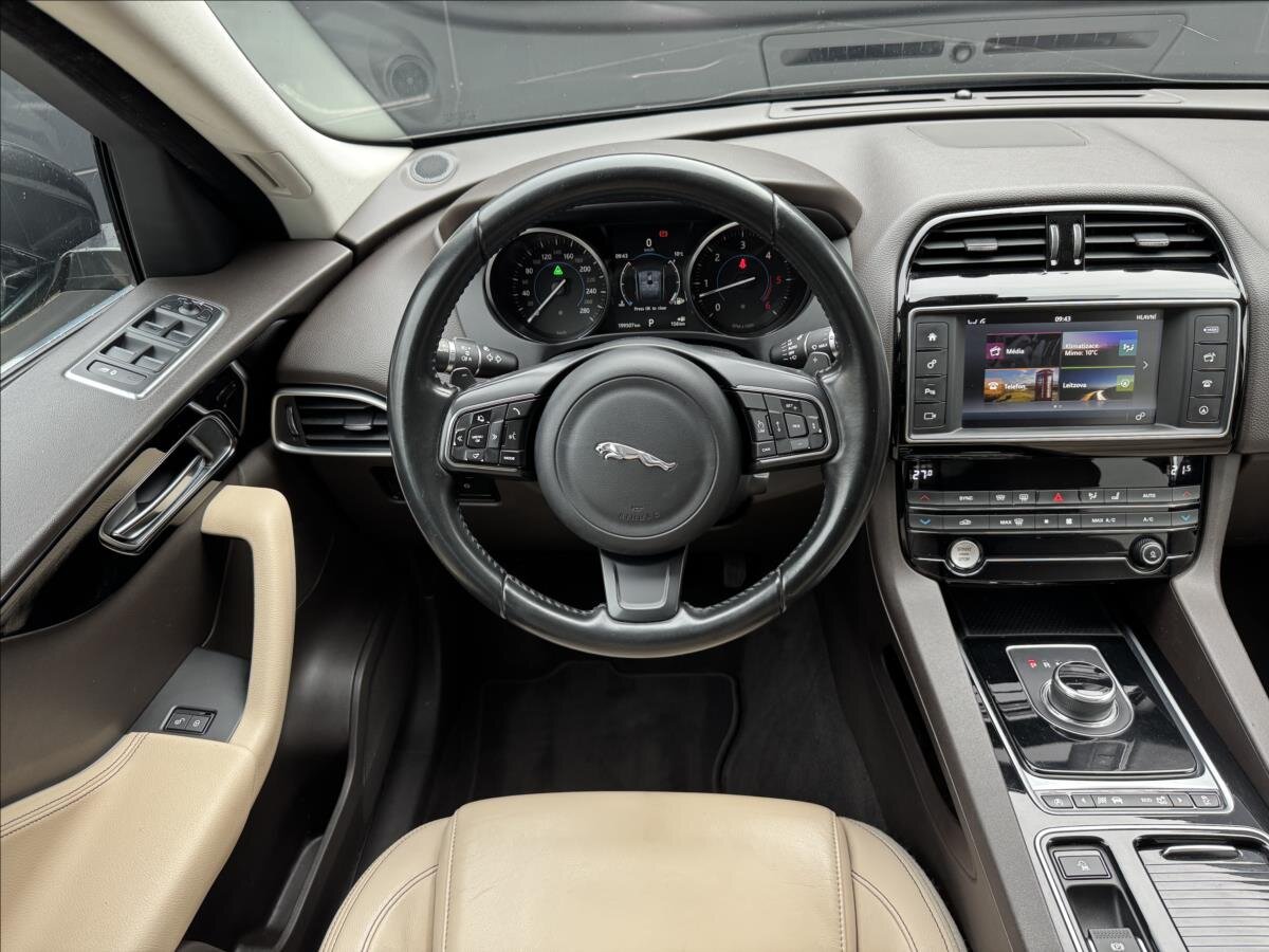 Jaguar F-Pace SUV 3,0 l 221 kw