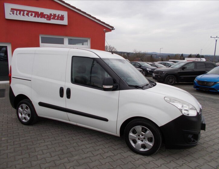 Opel Combo Skříň 1,6 l 77 kw