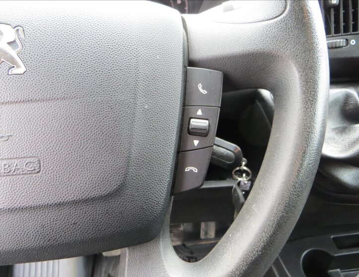 Peugeot Boxer Valník 2,2 l 103 kw