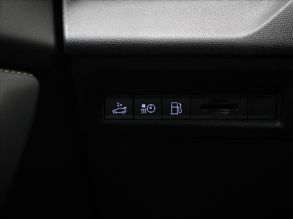 Peugeot 408 Liftback 1,6 l 165 kw