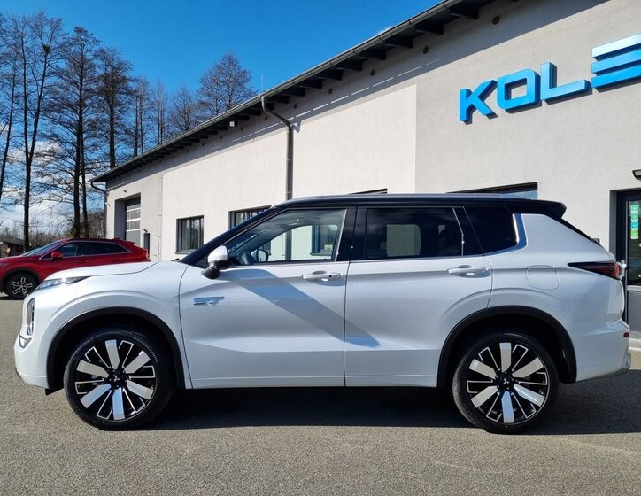 Mitsubishi Outlander SUV 2,4 l 225 kw