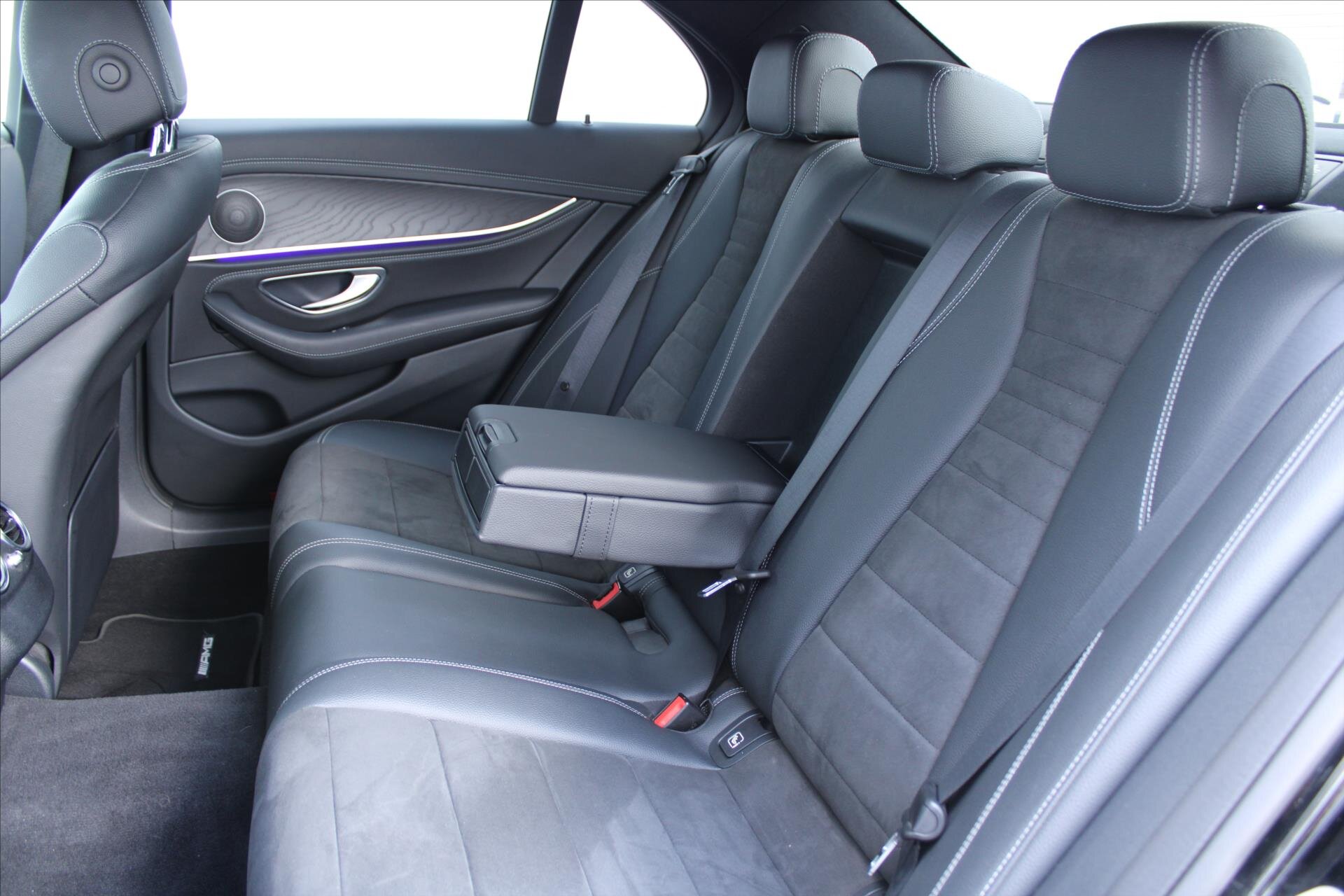 Mercedes-Benz Třídy E Sedan / Limuzína 2,0 l 143 kw