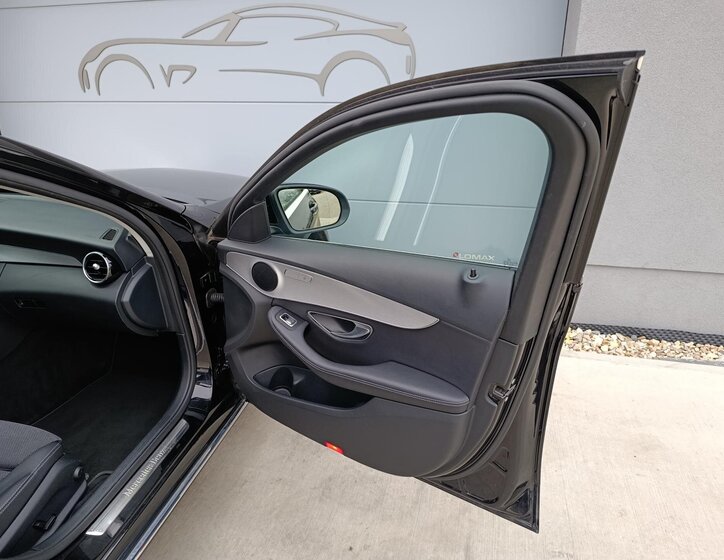 Mercedes-Benz Třídy C Sedan / Limuzína 2,1 l 125 kw