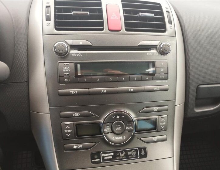 Toyota Auris Hatchback 1,3 l 74 kw