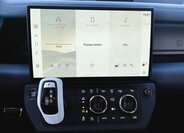 Land Rover Defender SUV / Terénní 4,4 l 467 kw