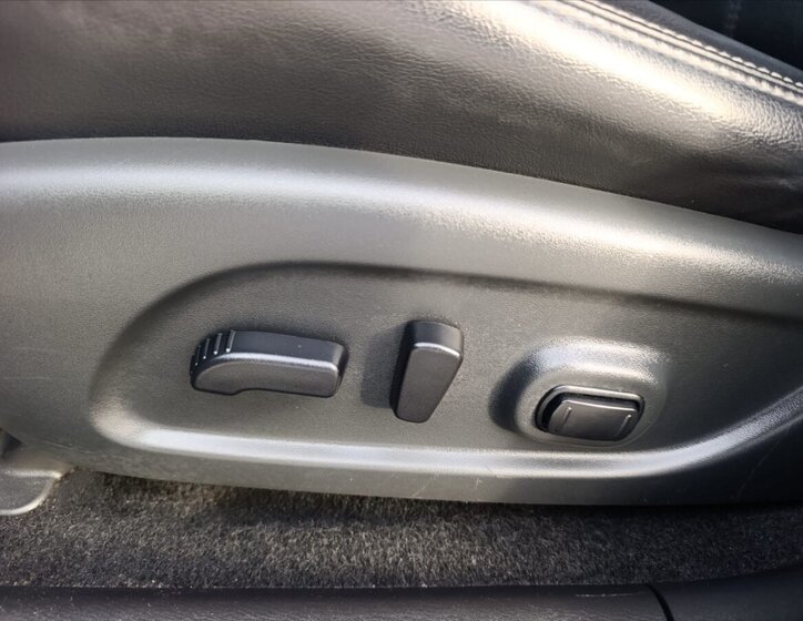 Nissan Pathfinder SUV 3,5 l 212 kw