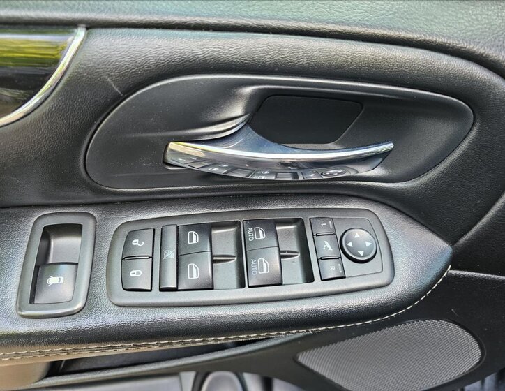 Lancia Voyager MPV 2,8 l 130 kw