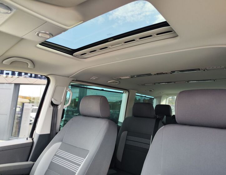 Volkswagen Multivan 17