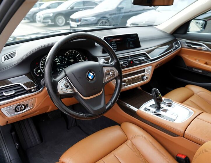 BMW Řada 7 23