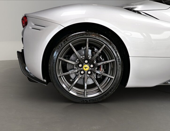 Ferrari SF90 Kabriolet 4,0 l 735 kw