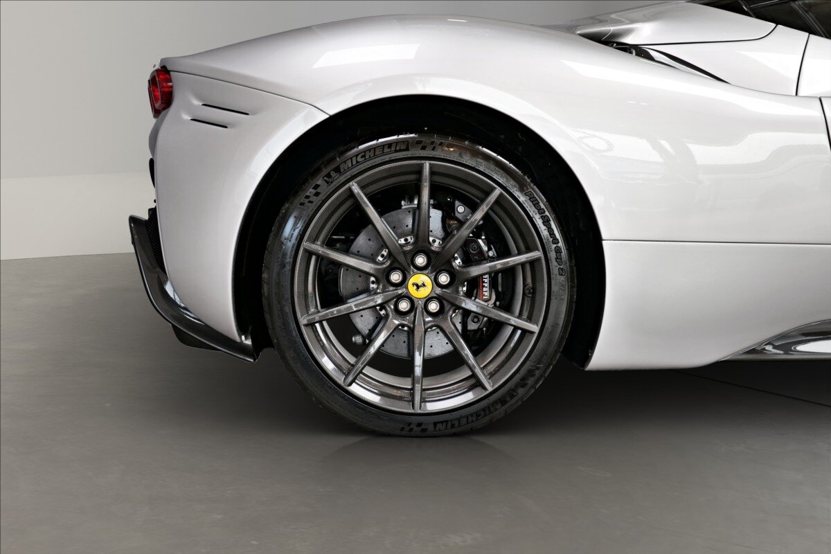 Ferrari SF90 Kabriolet 4,0 l 735 kw