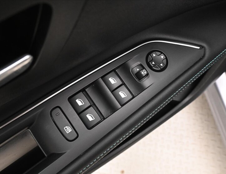 Peugeot 5008 SUV / Terénní 1,5 l 96 kw