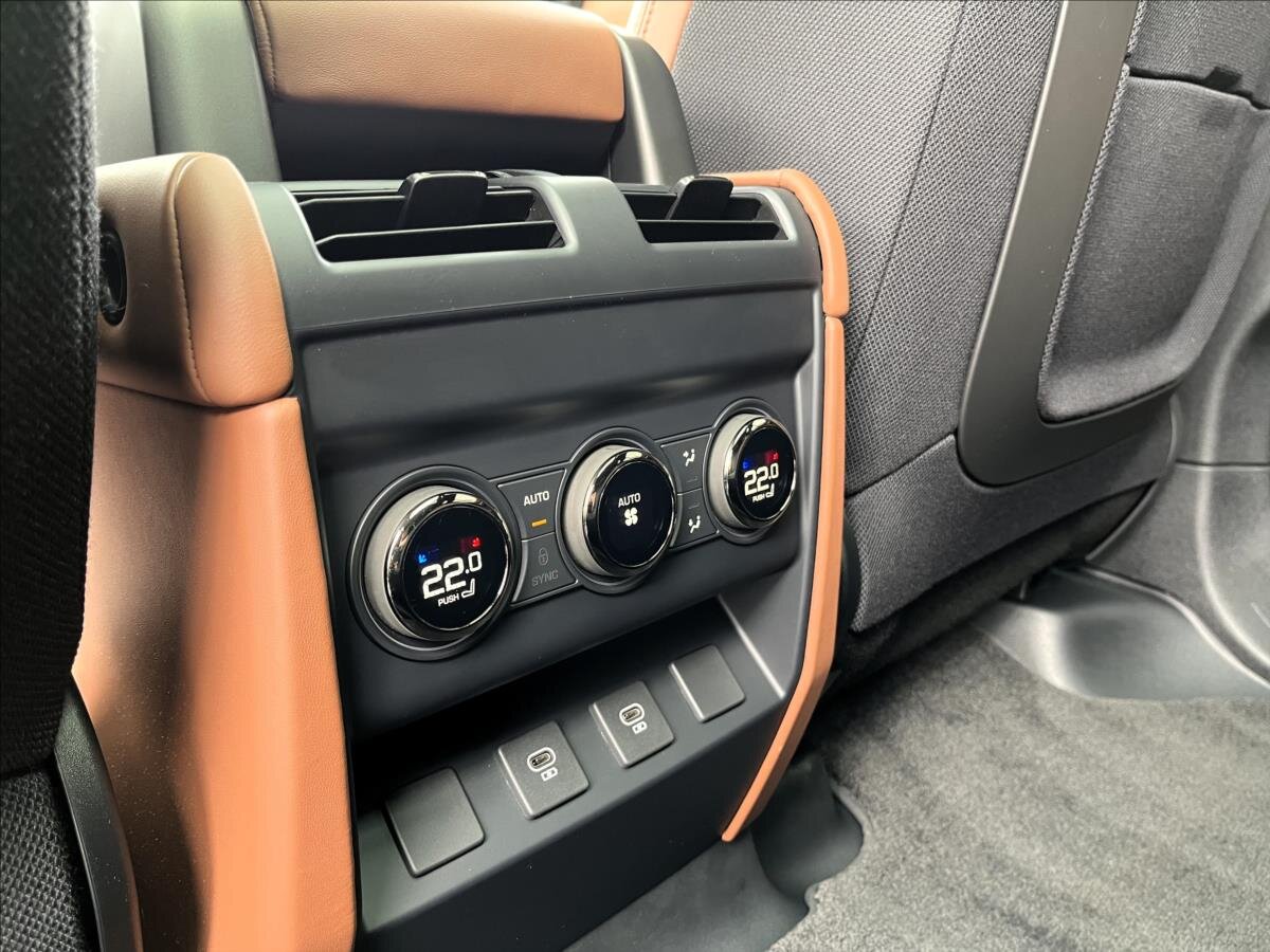 Land Rover Defender SUV 4,4 l 467 kw