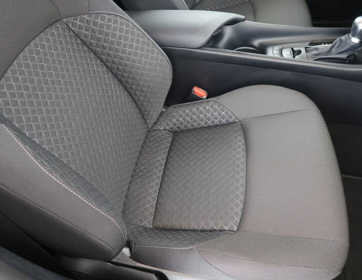 Toyota C-HR SUV / Terénní 1,8 l 72 kw