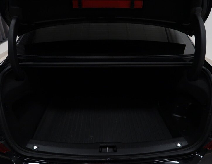 Volvo S90 Sedan / Limuzína 2,0 l 235 kw