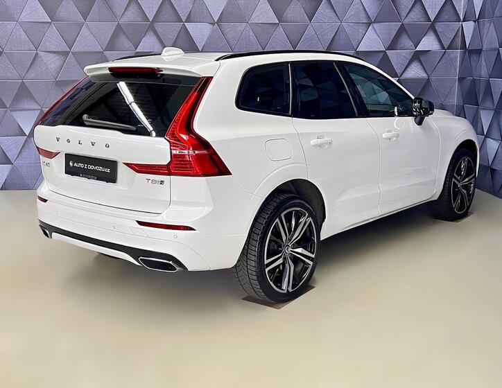 Volvo XC60 SUV / Terénní 2,0 l 288 kw