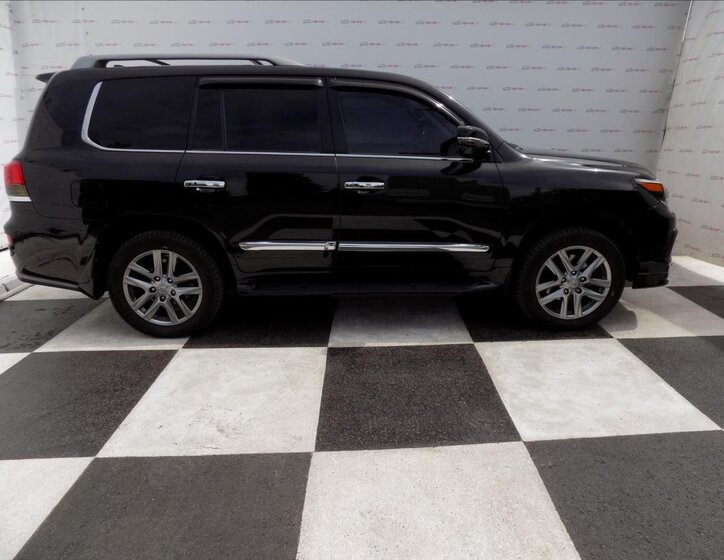 Lexus LX 570 6