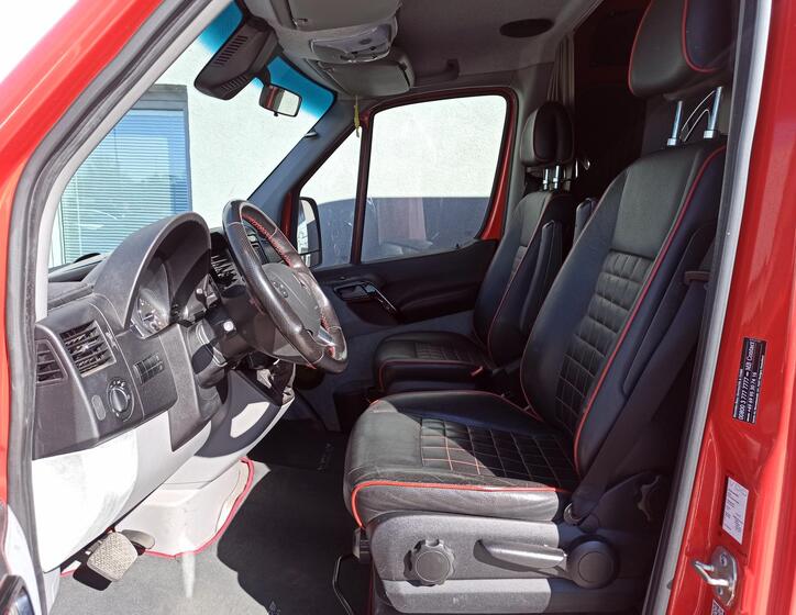 Mercedes-Benz Sprinter 11