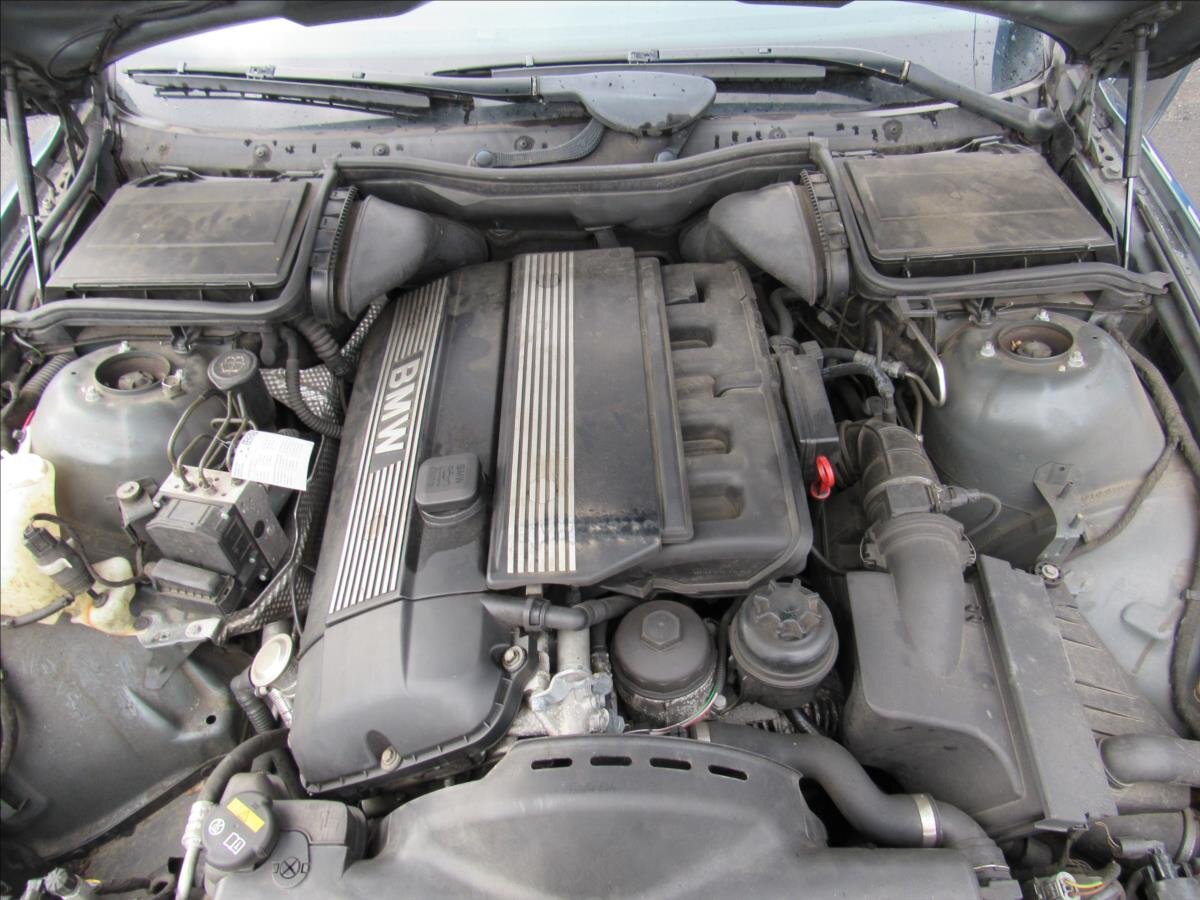 BMW Řada 5 Sedan / Limuzína 2,5 l 141 kw