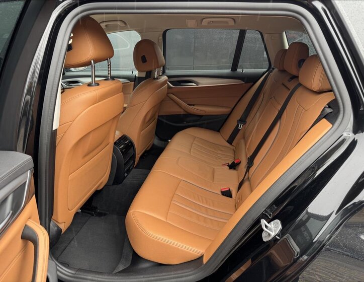 BMW Řada 5 Kombi 3,0 l 210 kw