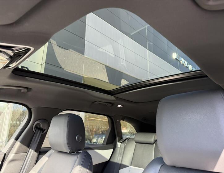 Land Rover Range Rover Velar 12