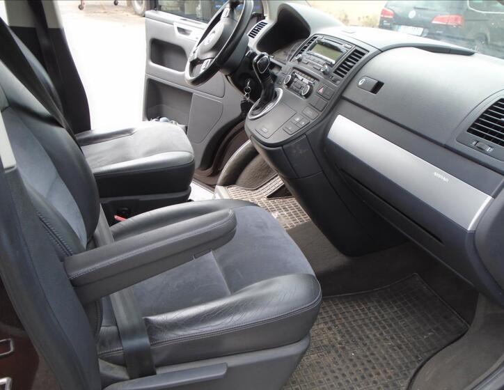 Volkswagen Multivan 17