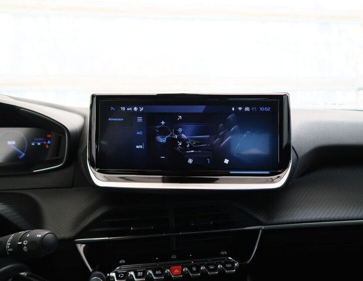 Peugeot 2008 SUV / Terénní 1,2 l 74 kw