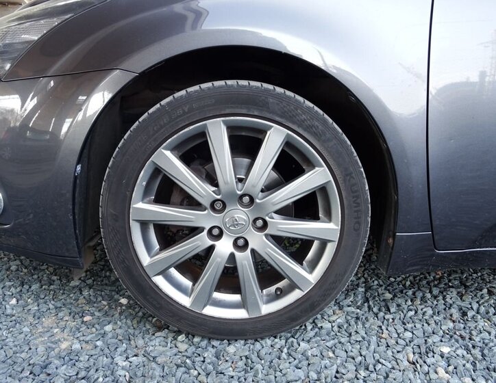 Toyota Avensis Sedan / Limuzína 2,0 l 112 kw