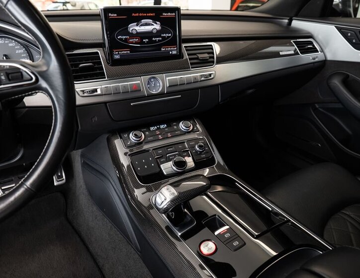 Audi S8 Sedan / Limuzína 4,0 l 382 kw