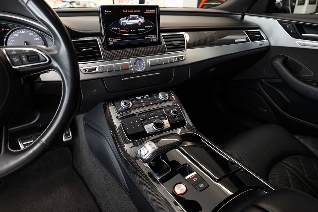 Audi S8 Sedan / Limuzína 4,0 l 382 kw