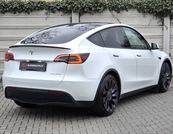 Tesla Model Y SUV / Terénní 0,0 393 kw