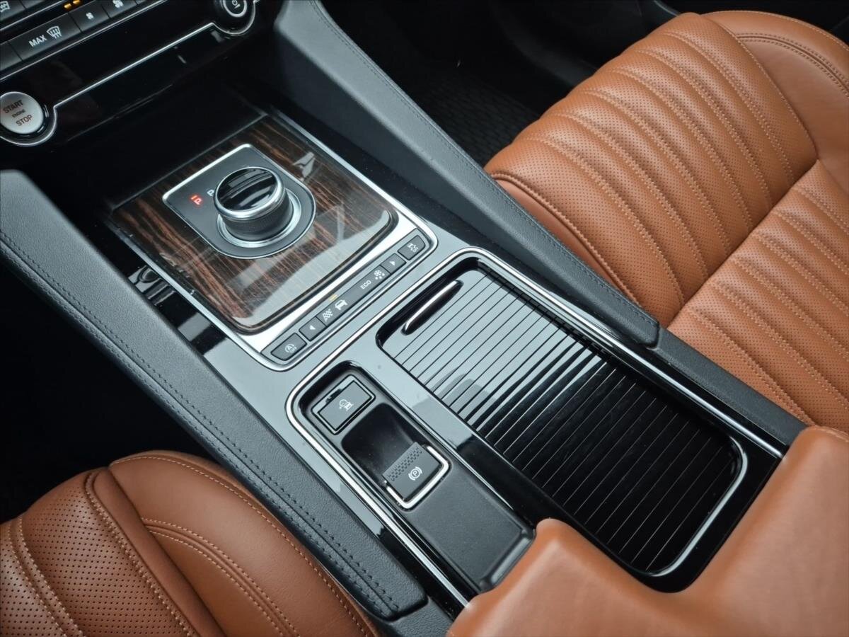 Jaguar F-Pace SUV 3,0 l 221 kw