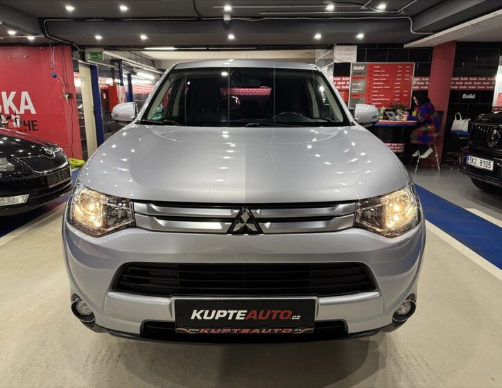 Mitsubishi Outlander SUV / Terénní 2,0 l 110 kw