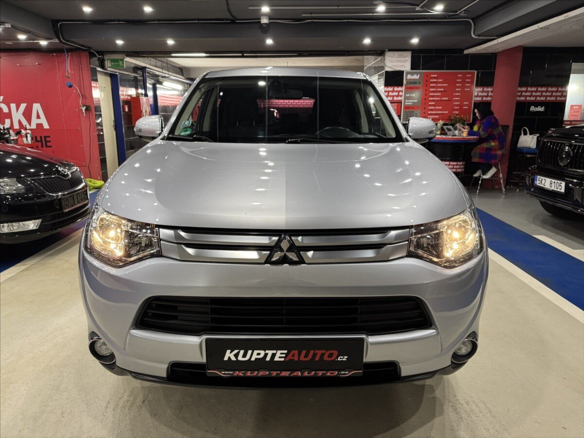 Mitsubishi Outlander SUV / Terénní 2,0 l 110 kw