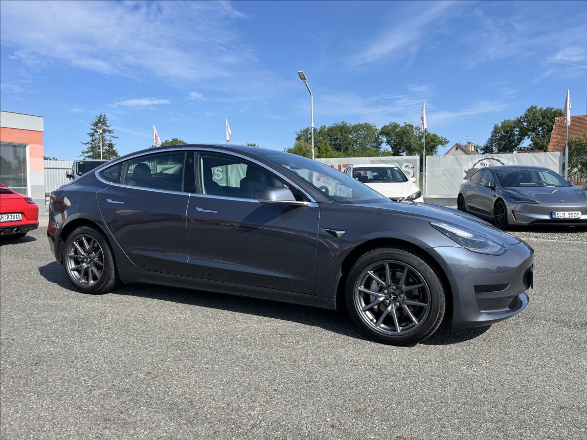 Tesla Model 3 Ostatní 0,0 239 kw
