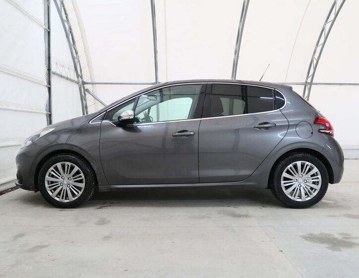 Peugeot 208 Hatchback 1,2 l 61 kw