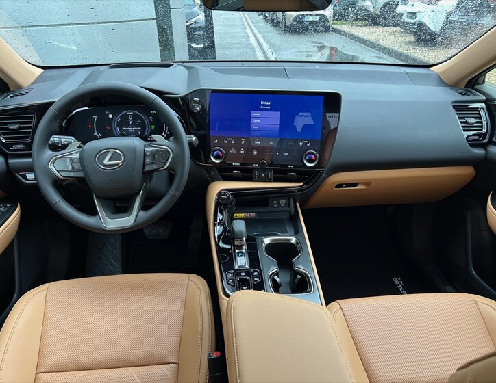 Lexus NX 450h+ SUV / Terénní 2,5 l 220 kw