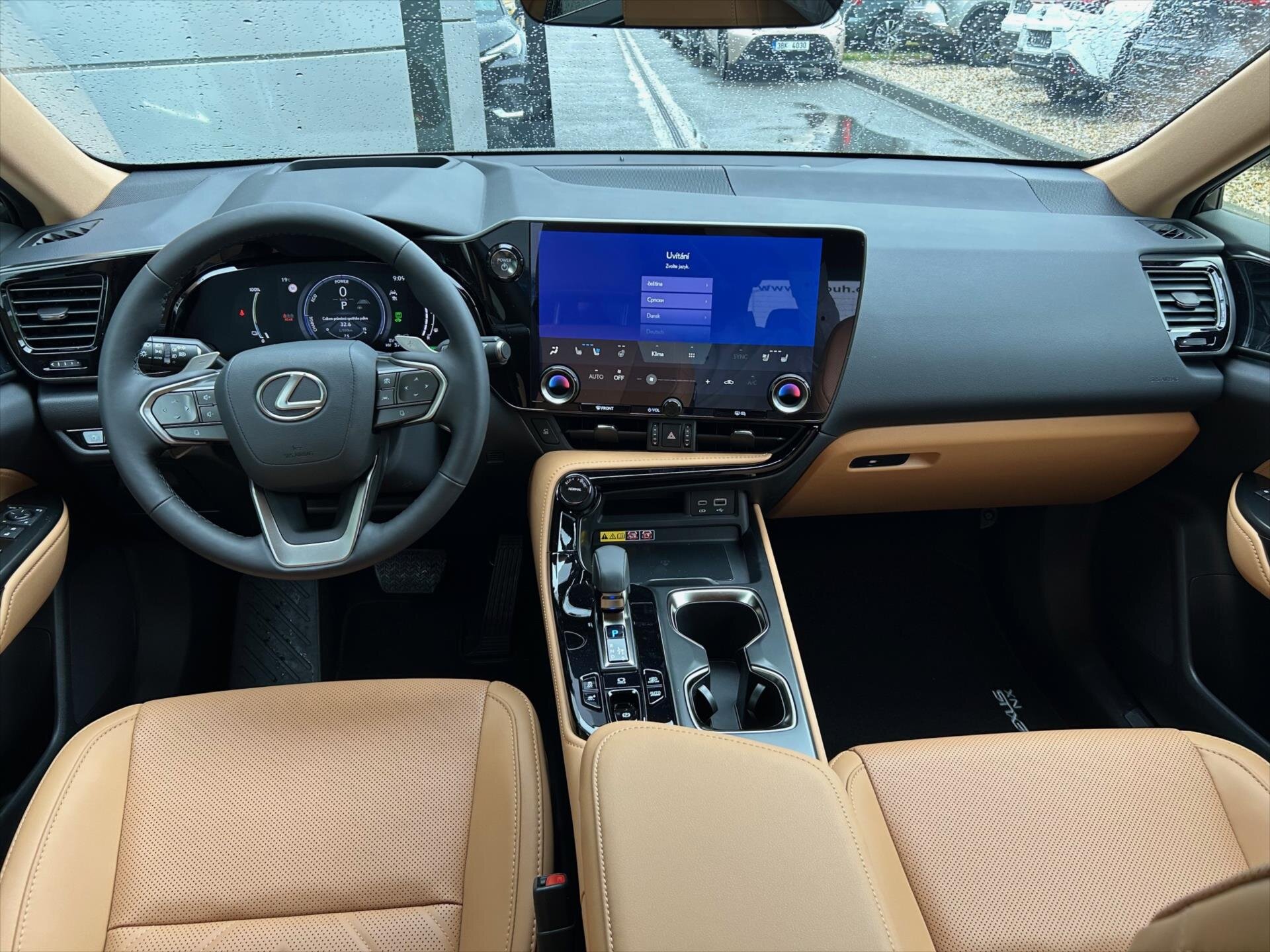 Lexus NX 450h+ SUV / Terénní 2,5 l 220 kw