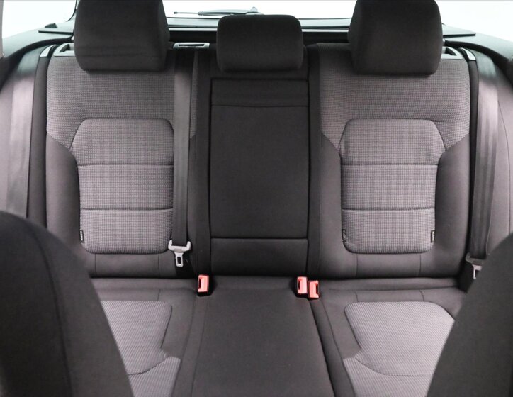 Volkswagen Passat Kombi 1,6 l 77 kw