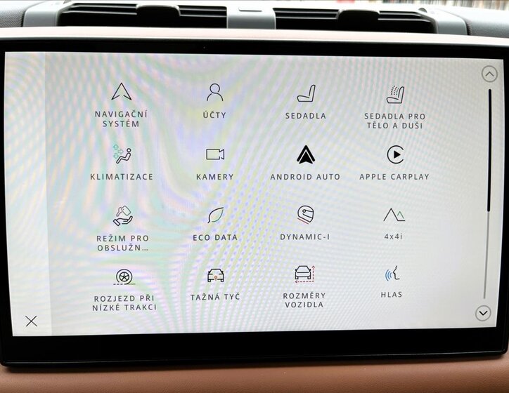 Land Rover Defender SUV / Terénní 4,4 l 467 kw