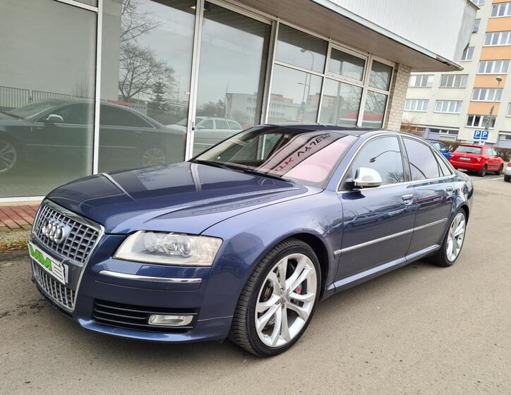 Audi S8 9