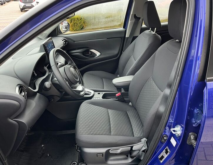 Toyota Yaris Cross 13