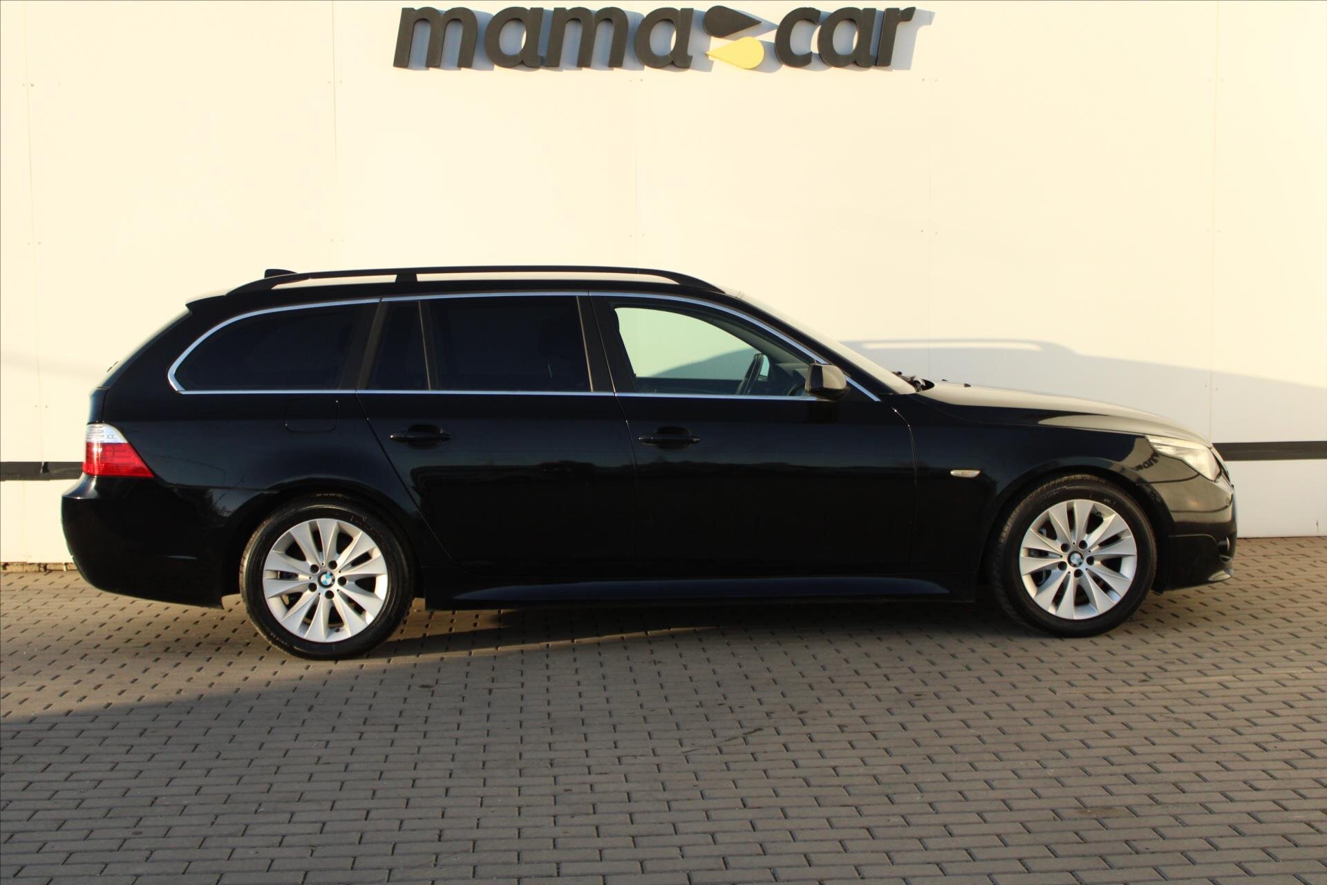 BMW Řada 5 Kombi 3,0 l 145 kw