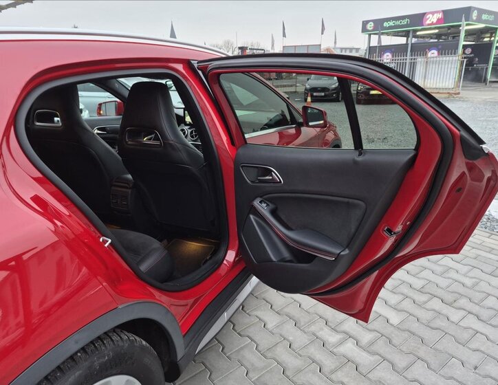 Mercedes-Benz GLA SUV / Terénní 1,6 l 115 kw