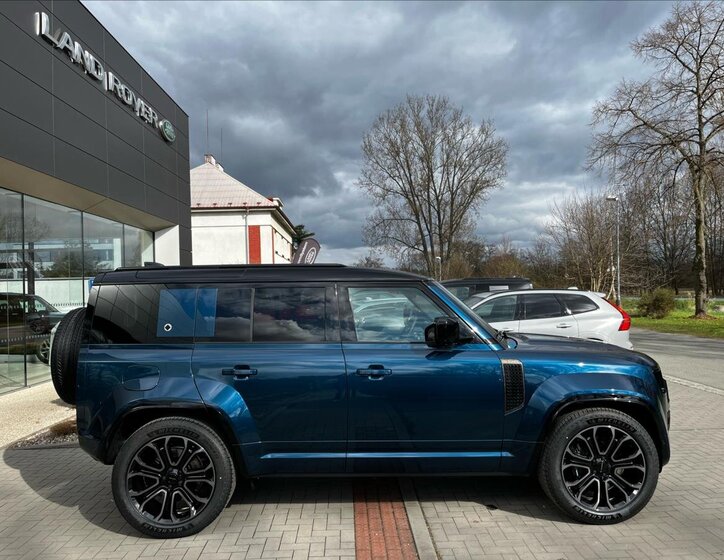 Land Rover Defender SUV / Terénní 4,4 l 467 kw